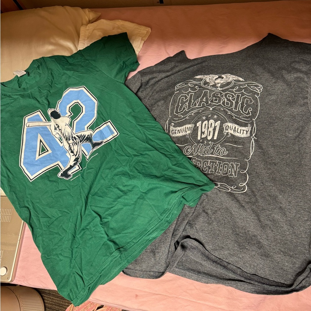 Oversized mens green and gray t shirt bundle off the shoulder